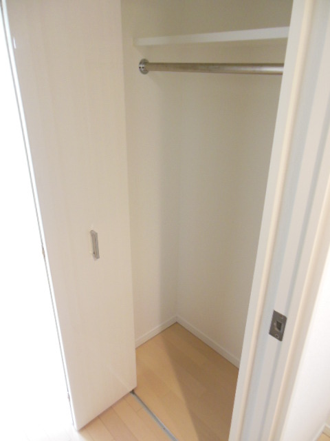 グランド・ガーラ新横浜North2階 パイプ付クローゼット