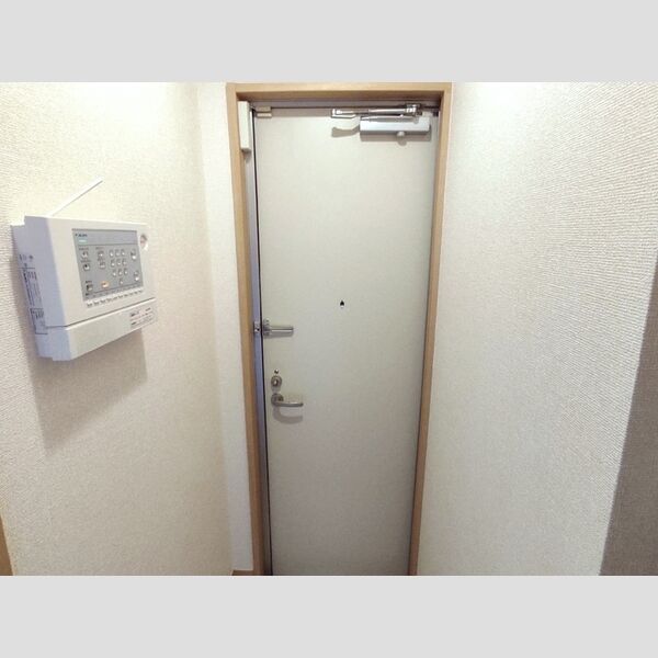 クローバーハイツ 102号室　玄関