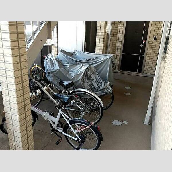 サンビレッジ春205号室 自転車置場