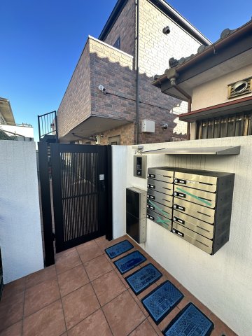 ヴィラージュ中山203号室 エントランス