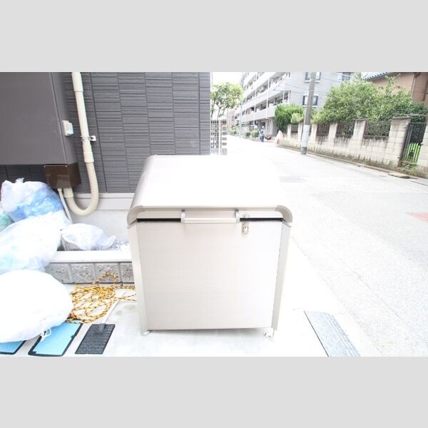 ラリュール谷在家 ゴミストッカー