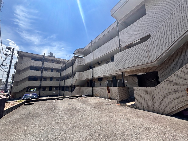 リフォックスハイム館町3階 駐車場