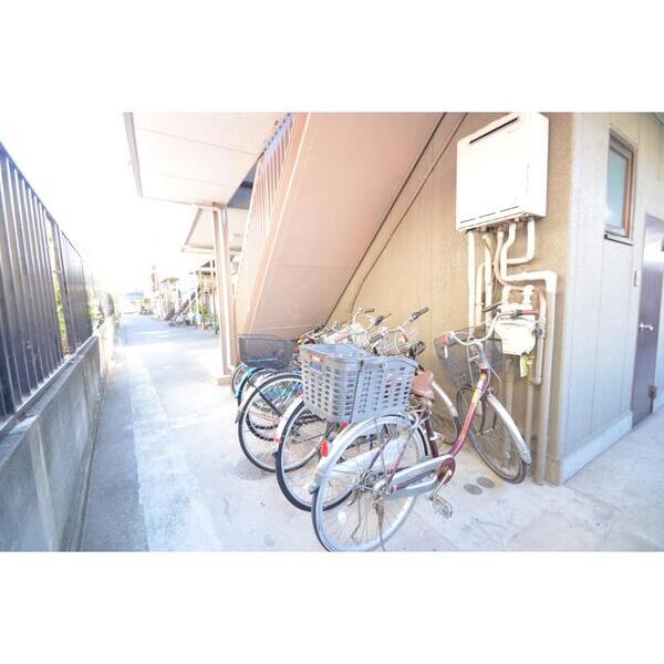 レジナス椿304号室 駐車場