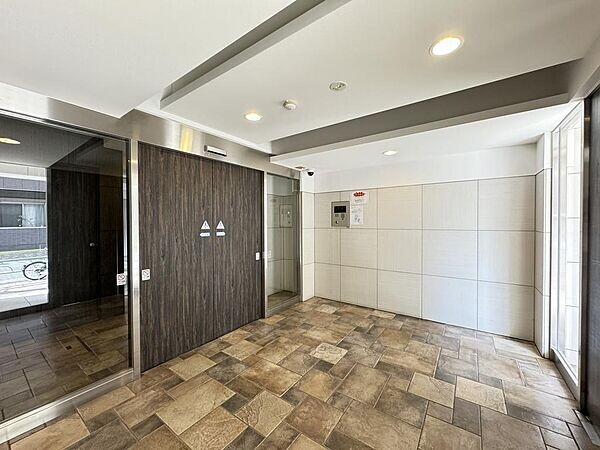 ラグジュアリーアパートメント御徒町6階 エントランス