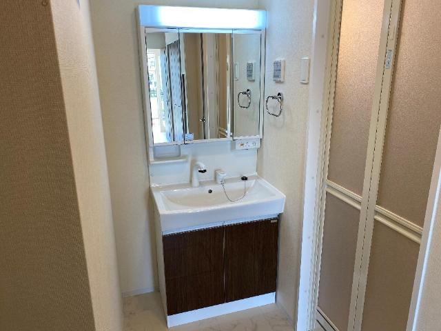 ヴェリテ昭島105号室 洗面（イメージ）