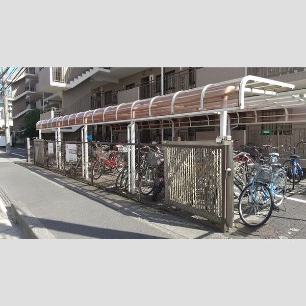 ファミール吉川 駐輪場