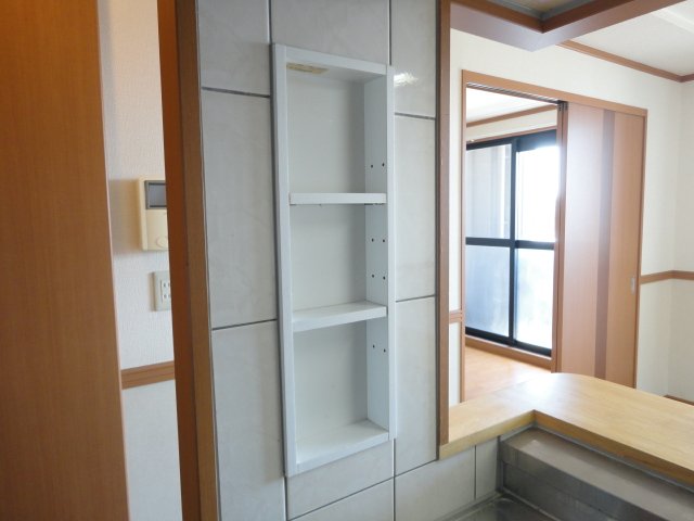 ディア フレンド ＫＯＩＺＵＭＩ206号室 キッチンスパイスラック