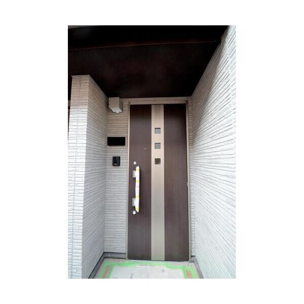 フォレストメゾン聖蹟C105号室 玄関