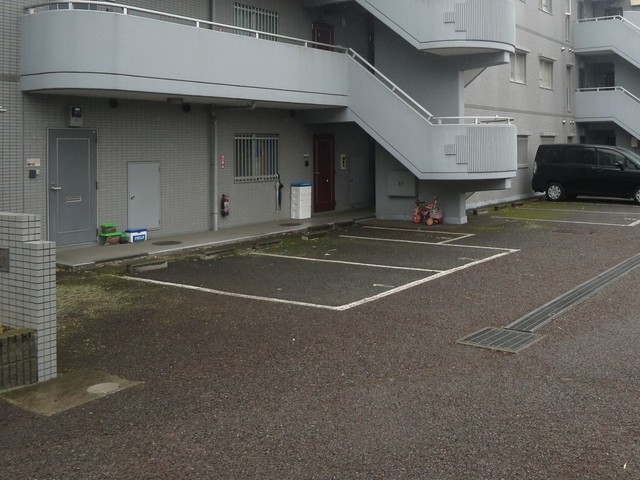 アムールキタイ0102号室 駐車場　※実際の使用状況とは異なります(現況優先)