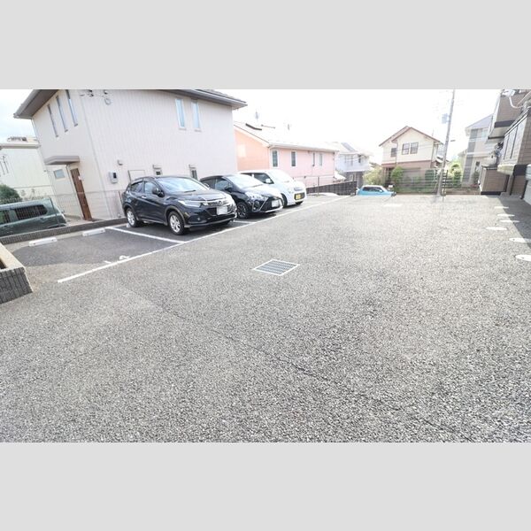 モン・レジーナ　ABCD 駐車場