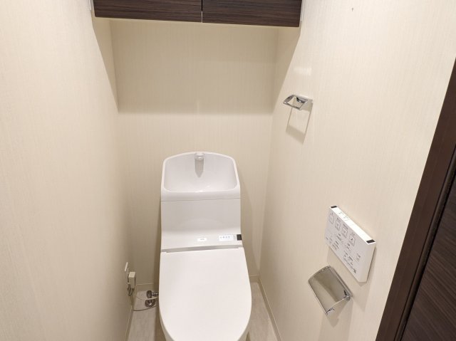 アゼスト堀切菖蒲園Ⅱ211号室 トイレ