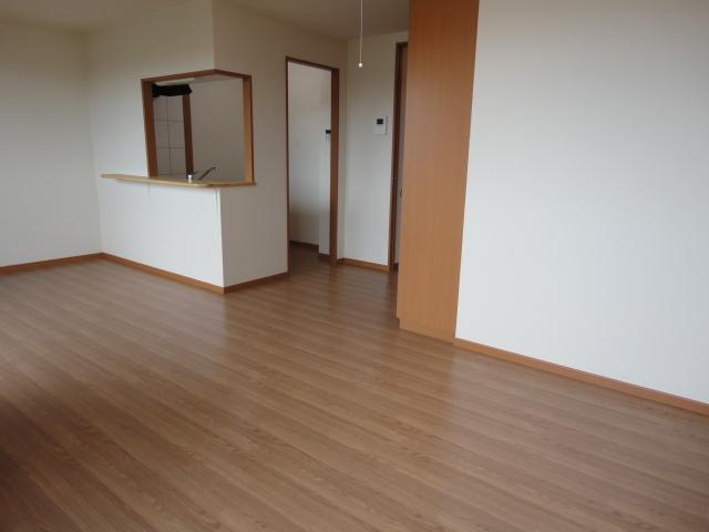 ＴＩＡＲＡ（ティアラ）101号室 リビング