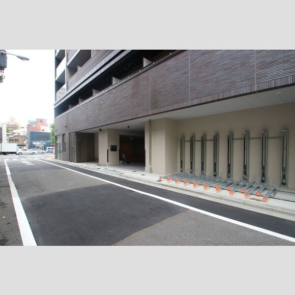 コンシェリア東京(IRIYA STATION FRONT)0905号室 駐輪場