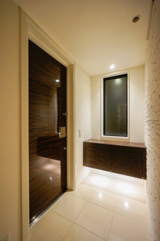 グランドメゾン代沢 玄関