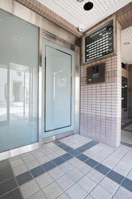 ライオンズマンション渋谷本町3階 エントランス