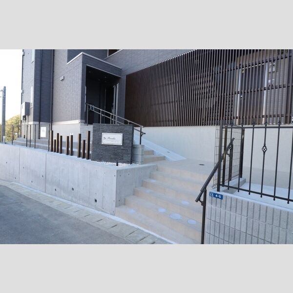 Prendre(プランドール) エントランスアプローチ