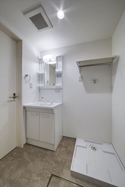 ＣＲＡＳＴＩＮＥ植竹町3階 洗面