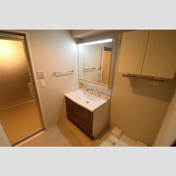 GRAND SOLEIL107号室 洗面室　三面鏡洗面台