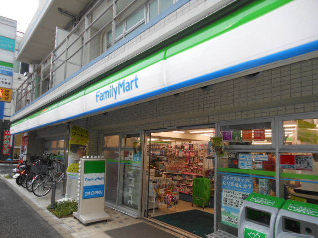 ガラ・シティ駒沢大学8階 ファミリーマート