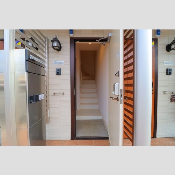 ルミナステラス201号室 玄関