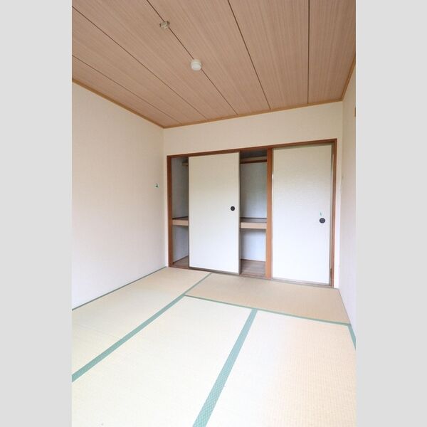 コンフォール 和室の押入れ(リフォーム前)