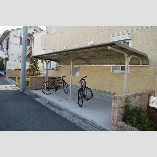 アーブル クロシェット　D棟101号室 屋根付き駐輪場