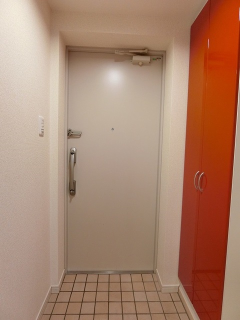 ハーミット高幡0302号室 玄関