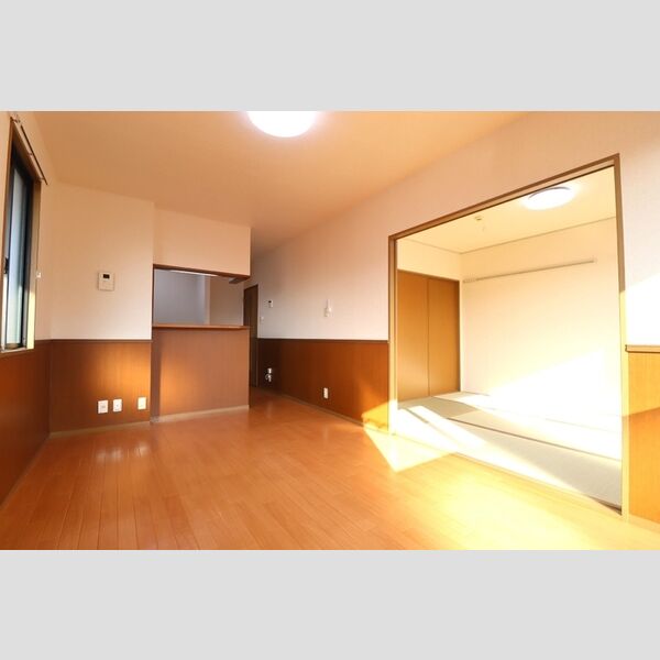 モービルガーデン山田　壱番館 LDKから和室