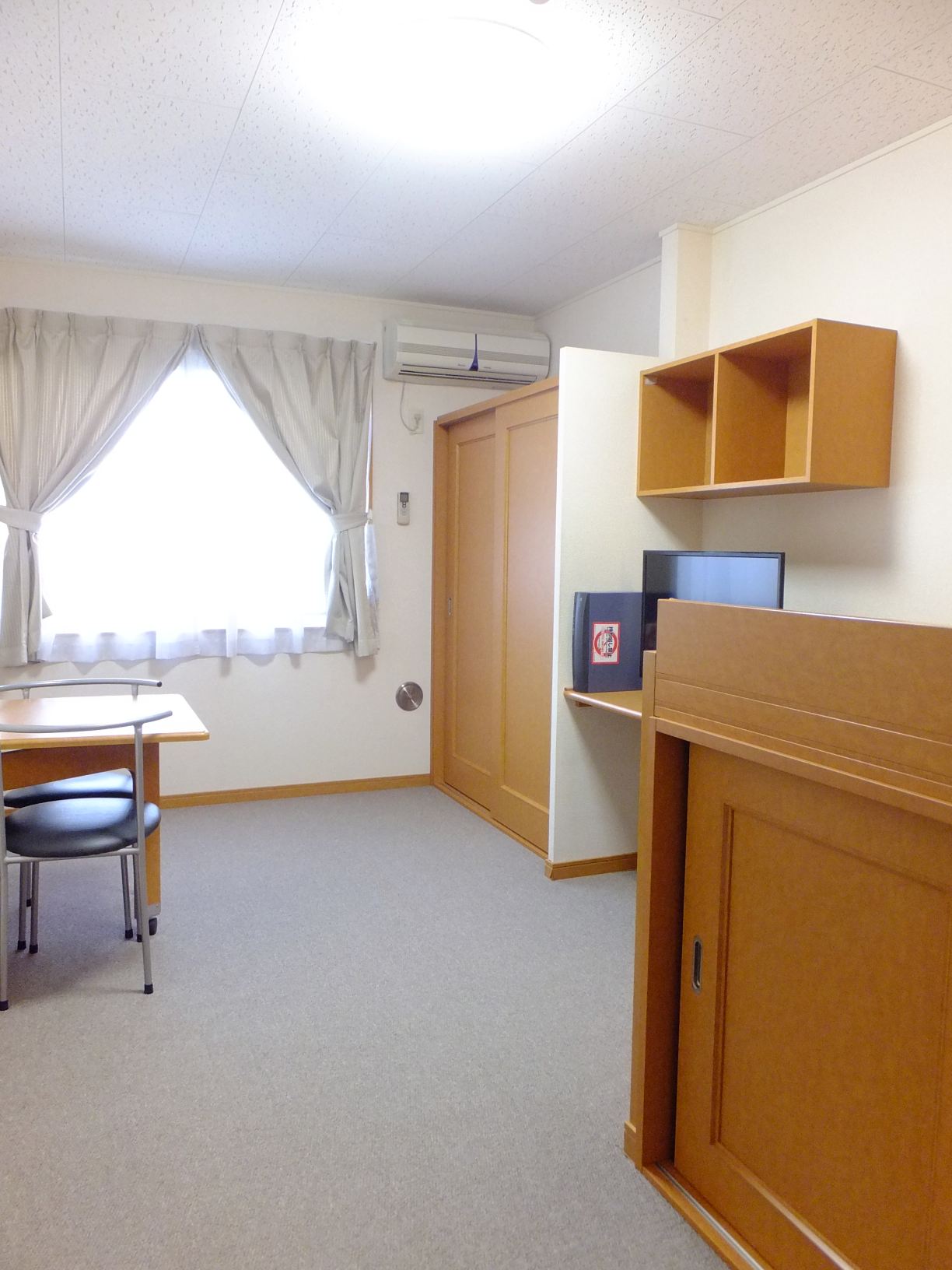 レオパレス飛鳥 2Ｆはじゅうたん