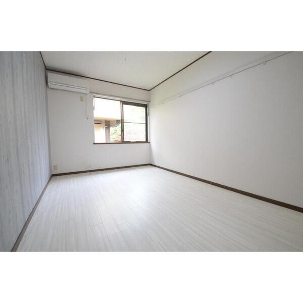 NJマンション204号室 リビング