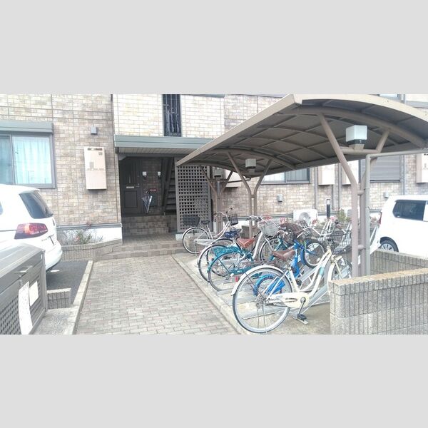 メゾンベール201号室 駐輪場