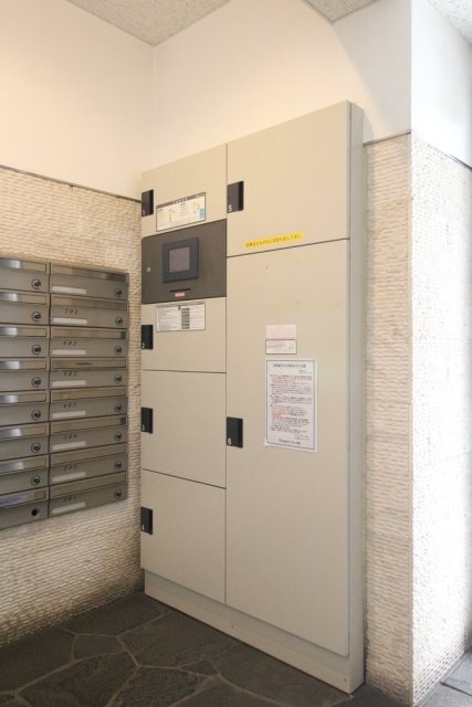 ADESSO SHIMURA UNIFORT DESIGN4階 宅配ボックス