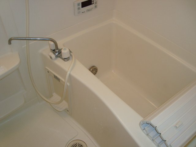 エバーシャインＳＯＧＡ202号室 浴室