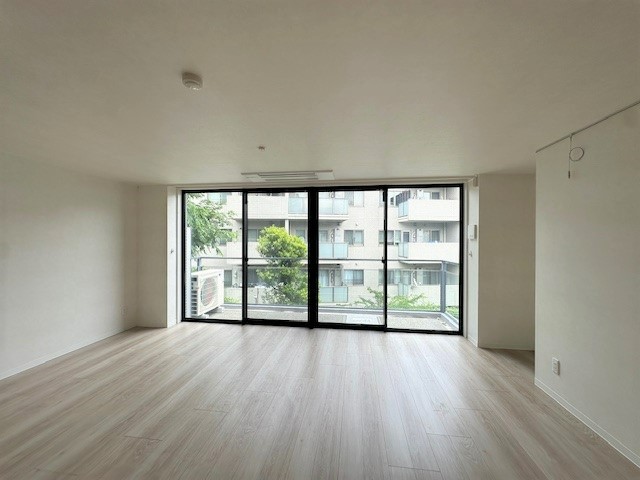 広尾アパートメント302号室 リビング