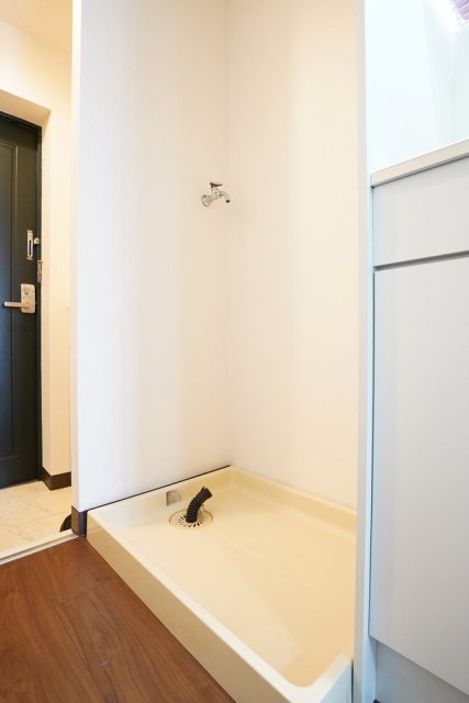 コンドミニアムメイ大倉山 室内洗濯機置場