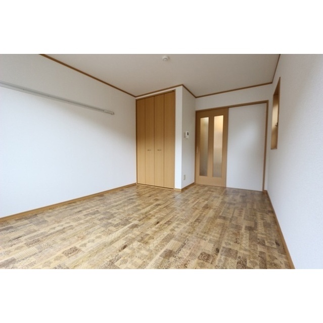 プリマヴェーラ201号室 洋室　8帖