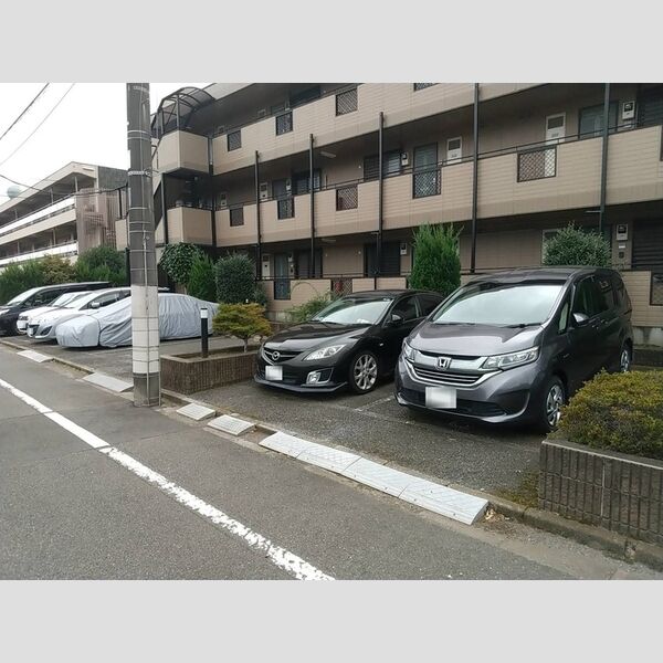 グレイスコート 駐車場