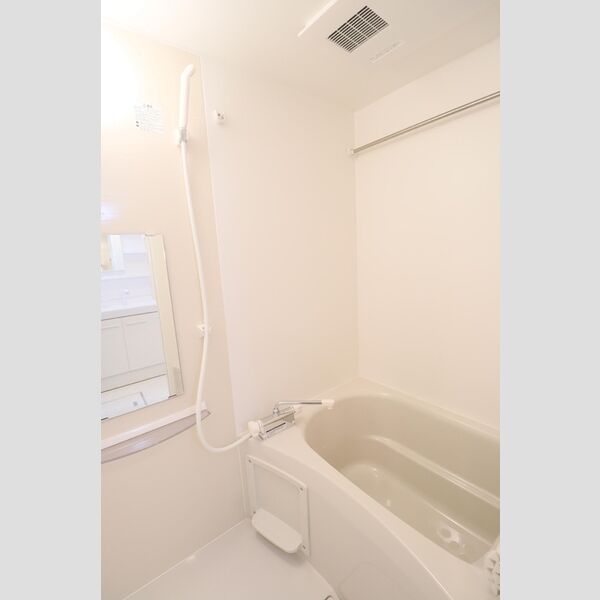 ホワイトヴィラ203号室 浴室換気乾燥機付きバスルーム