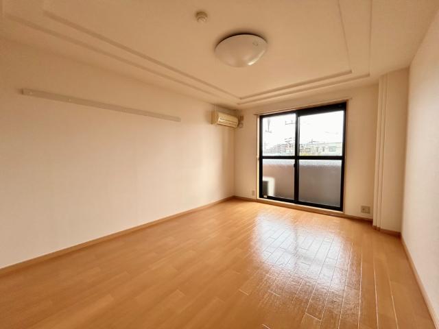 ペティハウス弐番館302号室 洋室