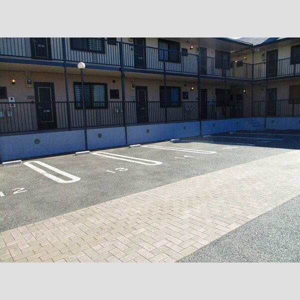 ティグリス102号室 駐車場