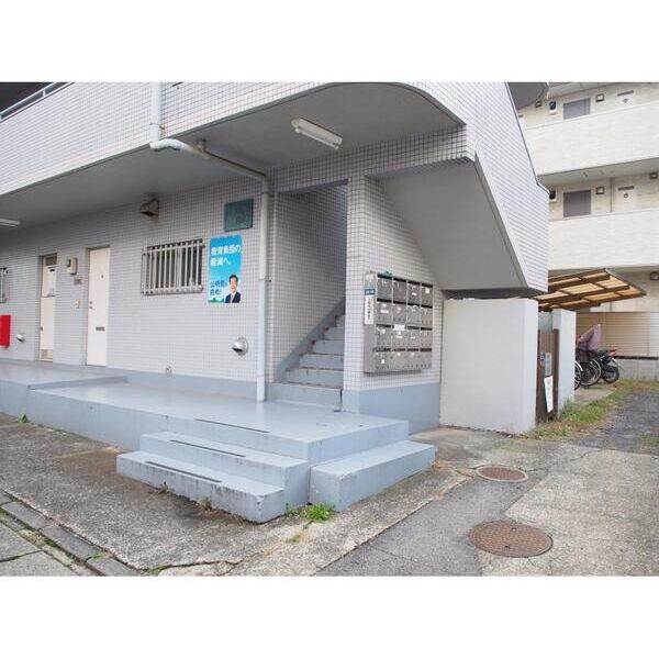 ユートピア南原304号室 エントランス