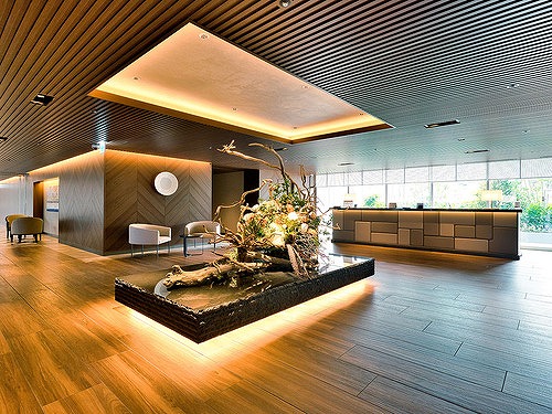 白金ザ・スカイ東棟11階 2階コンシェルジュカウンター