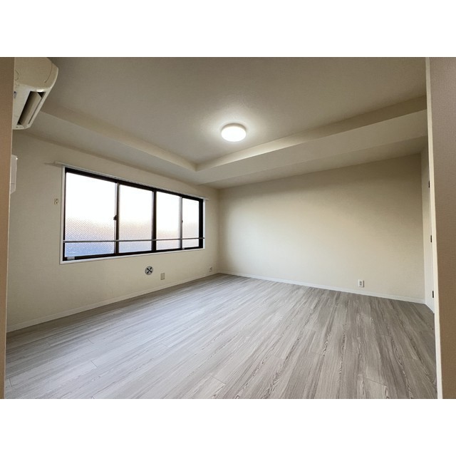 ウィンズベルⅡ303号室 リビング