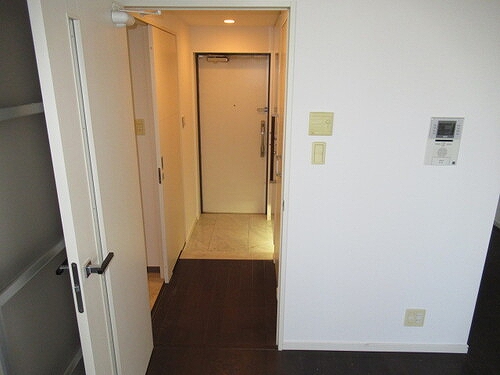 ライオンズステーションプラザ根岸ベイアーク4階 玄関　※2021年12月撮影