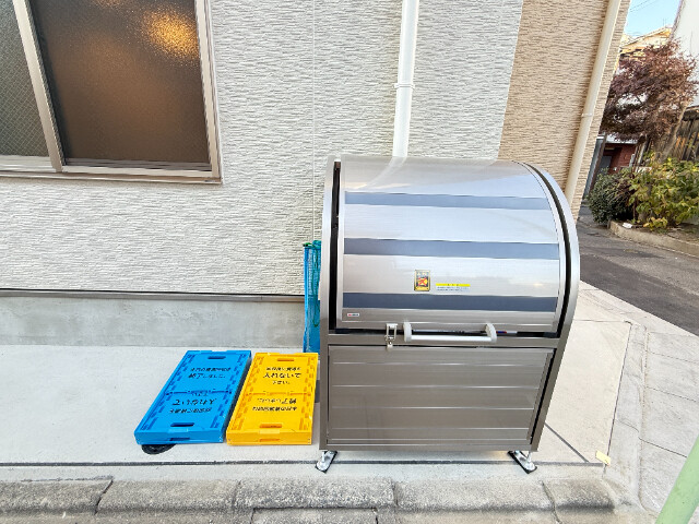カーサ本木1階 専用ゴミストッカー