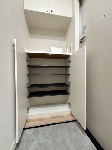 カーサ・ソンリエンテ1階 玄関