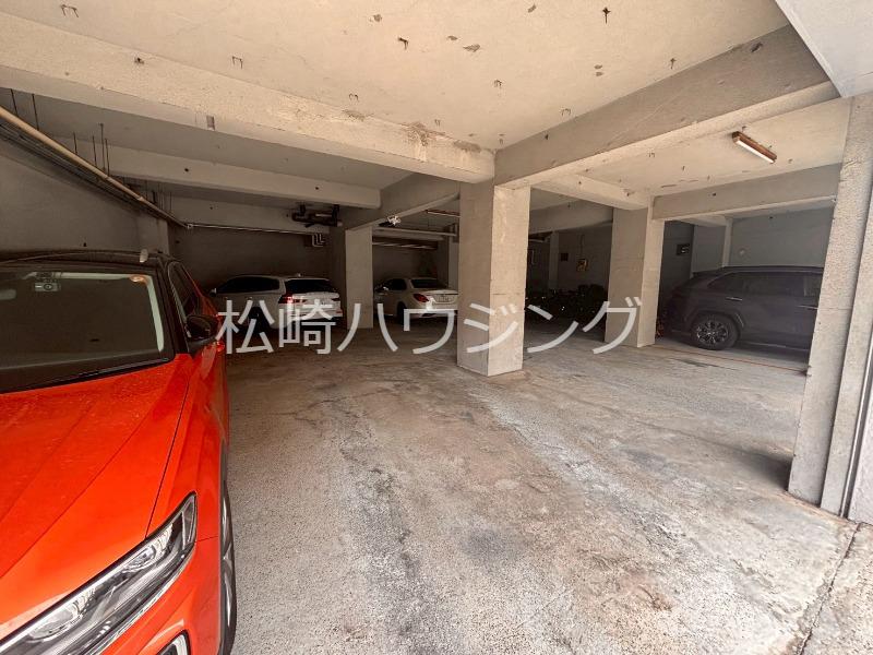 下平ビル 駐車場