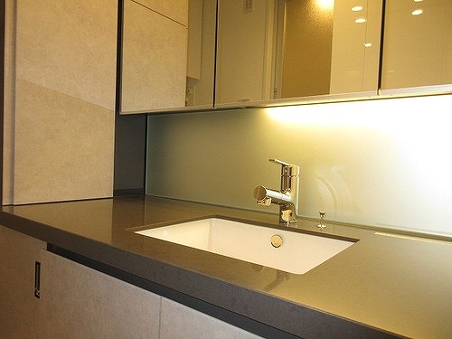 ＨＡＲＵＭＩ　ＦＬＡＧ　ＳＵＮ　ＶＩＬＬＡＧＥ　Ｔ棟 洗面カウンター