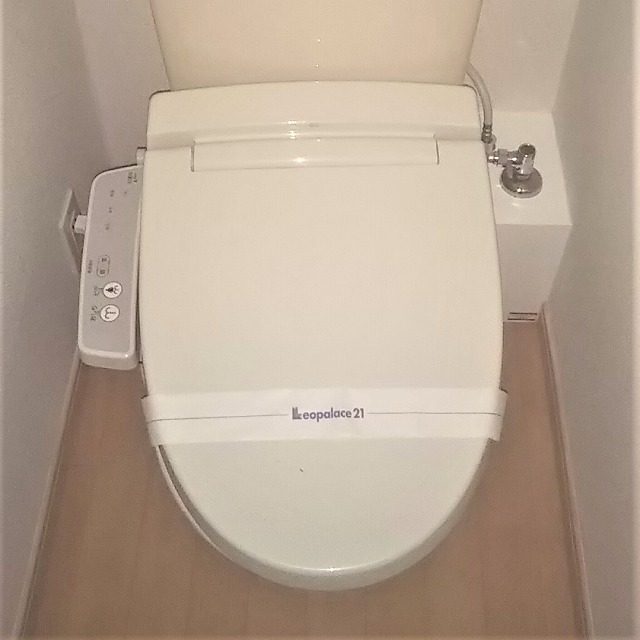 レオパレス八千代107号室 温水洗浄便座付き