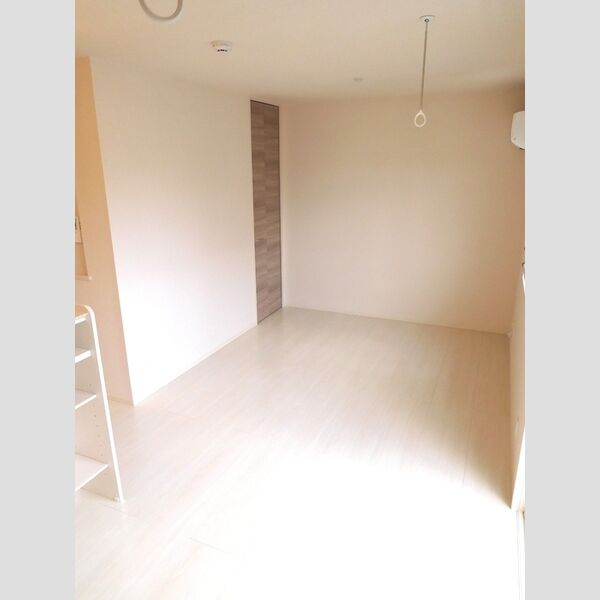 フィオーレ/ルミエール　フィオーレ201号室 リビング